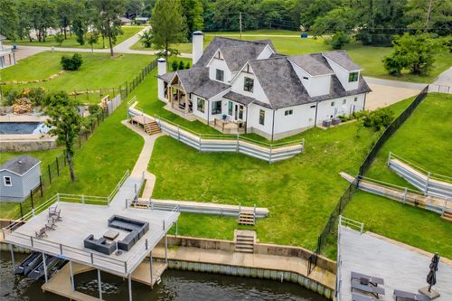 205 Oak Creek Dr, Tool, TX, 75143-8406 | Card Image