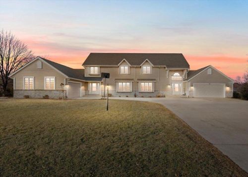3211-3209 S Ridge Crest Court, New Berlin, WI, 53151 | Card Image