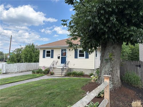 353 Massasoit Ave, East Providence, RI, 02914-2011 | Card Image