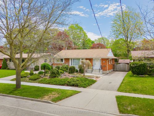593 Krug St, Kitchener, ON, N2B1L9 | Card Image