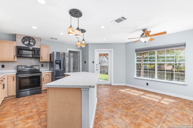 1687 Fir Cir, House other with 4 bedrooms, 3 bathrooms and null parking in Schertz TX | Image 17