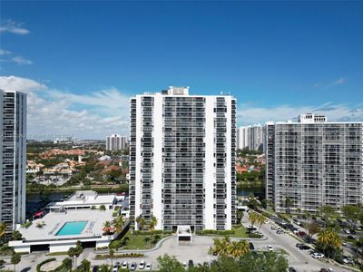 1905 - 3675 N Country Club Dr, Condo with 1 bedrooms, 1 bathrooms and null parking in Aventura FL | Image 2