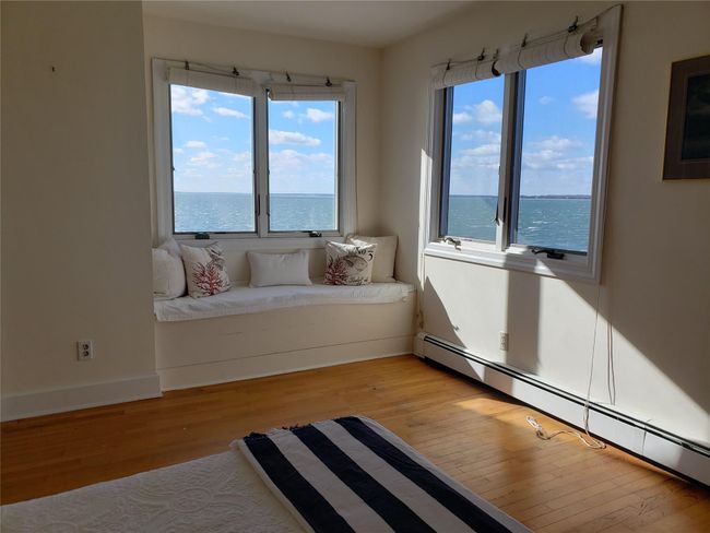 Waterview window seat spacious bedroom | Image 30
