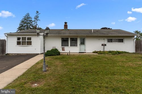 31 Easter Ln, Levittown, PA, 19054-3201 | Card Image