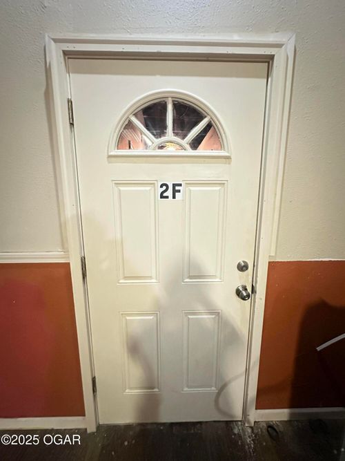 2f-215 Commercial Aly, Joplin, MO, 64801-2257 | Card Image