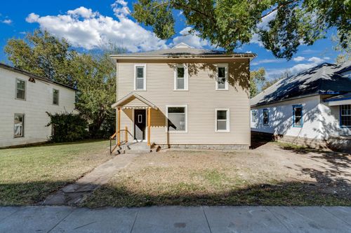 320 E 7th St, Newton, KS, 67114-2702 | Card Image