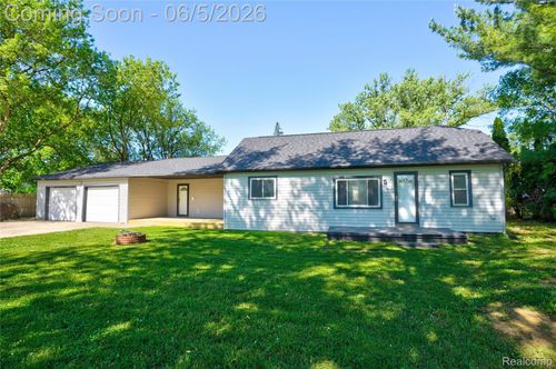 8053 Leadley Ave, Mount Morris, MI, 48458-1782 | Card Image