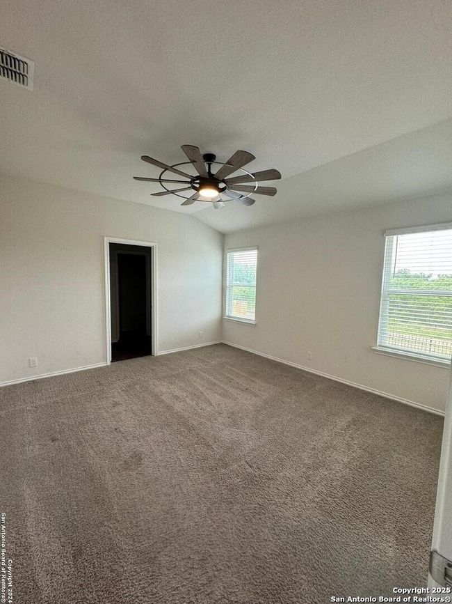 345 Middle Green Loop, House other with 3 bedrooms, 2 bathrooms and null parking in Floresville TX | Image 11