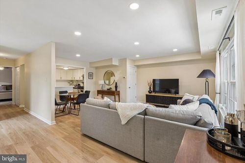 437-437 Old Forge Xing, DEVON, PA, 19333-1124 | Card Image