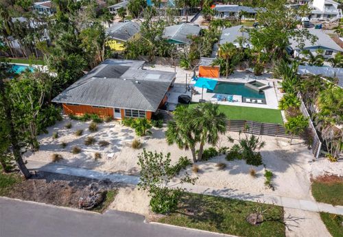 711 Russell St, LONGBOAT KEY, FL, 34228-1053 | Card Image