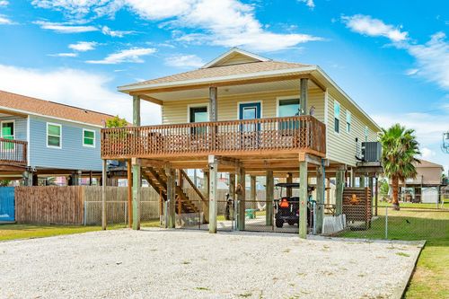 429 Seabean St, Surfside Beach, TX, 77541-9352 | Card Image