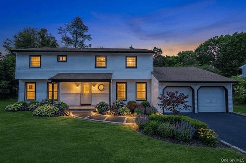 8 Cynthia Ln, Northport, NY, 11768-3227 | Card Image