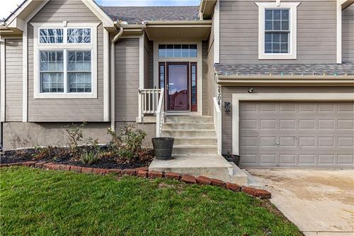 2304 Sw Pheasant Trail, Lee's Summit, MO, 64082 | Card Image