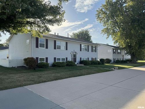 apt-b2-1-415 W Cedar Lane Dr, Walcott, IA, 52773-7818 | Card Image