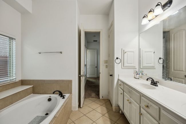 5005 Dominion Blvd, House other with 4 bedrooms, 3 bathrooms and null parking in Irving TX | Image 20