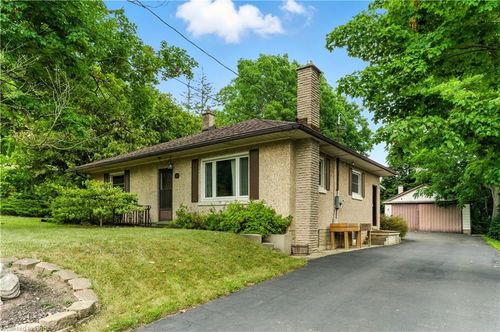 30 Main St N, Saint George, ON, N0E1N0 | Card Image