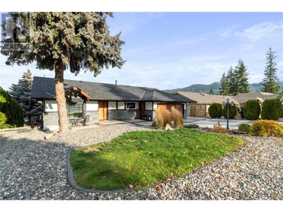 2605 Golf Course Dr, House other with 3 bedrooms, 3 bathrooms and 2 parking in Blind Bay BC | Image 2