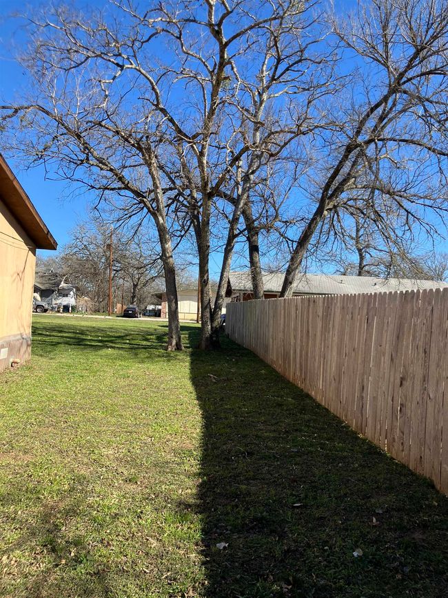 205 E Elm St, House other with 1 bedrooms, 1 bathrooms and null parking in Burnet TX | Image 17