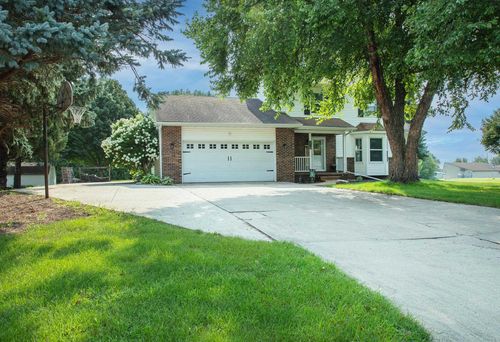 210 Country Heights Dr, Sumner, IA, 50674-1701 | Card Image