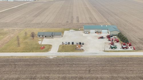 8735 N 2000 East Rd, Fairbury, IL, 61739-9101 | Card Image