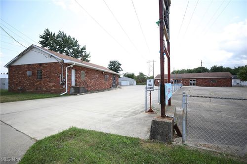 41957 N Ridge Rd, Elyria, OH, 44035-1126 | Card Image