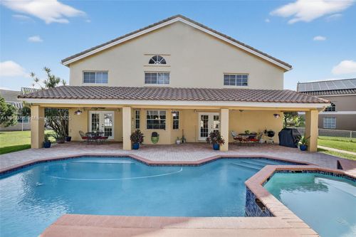 955 Nw 197th Ter, Pembroke Pines, FL, 33029-3364 | Card Image