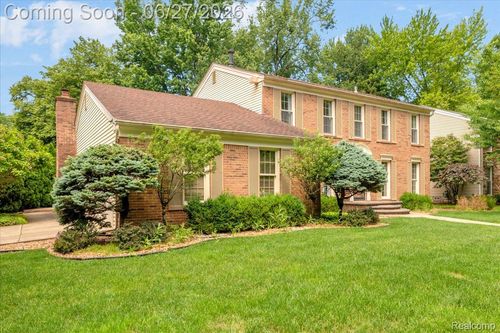 18535 Mayfield St, Livonia, MI, 48152-3239 | Card Image