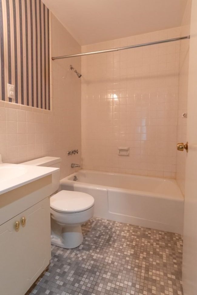 APT-230 - 1206 Greendale Ave, Condo with 2 bedrooms, 2 bathrooms and 1 parking in Needham MA | Image 10