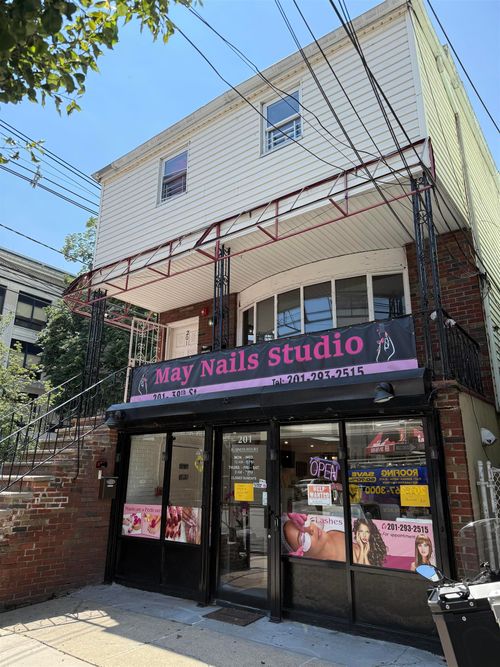 apt-2-201 39th St, Union City, NJ, 07087-6633 | Card Image