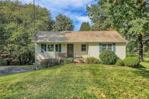 16 Hamilton Dr, East Fishkill, NY, 12533-5200 | Card Image