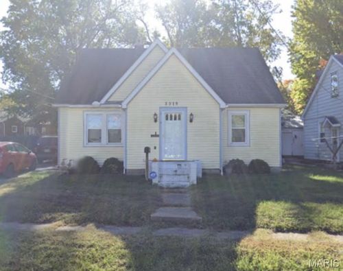 3019 Forest Dr, Alton, IL, 62002-1920 | Card Image