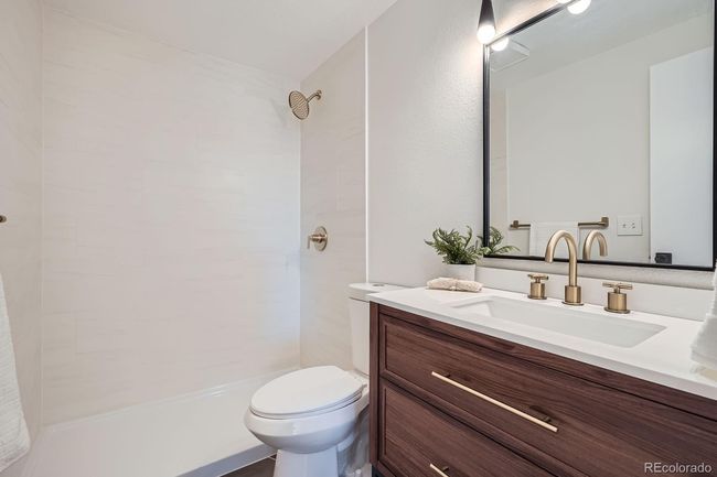 Primary Bathroom | Image 15