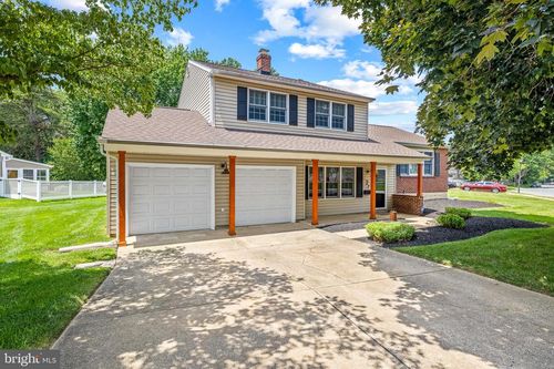 2 Donwood Dr, NEW CASTLE, DE, 19720-3706 | Card Image