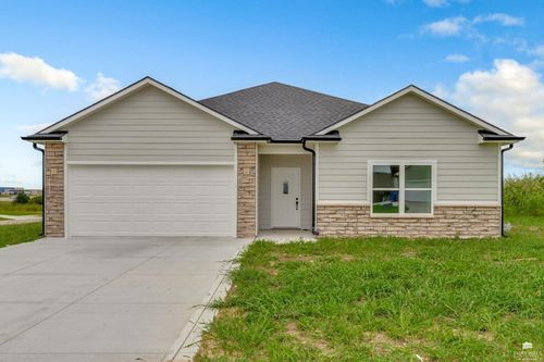 2604 Heron Cir, Junction City, KS, 66441-1500 | Card Image