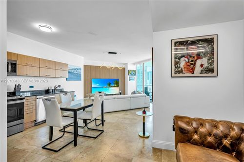 2009-350 S Miami Ave, Miami, FL, 33130-1909 | Card Image