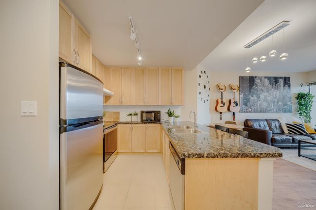 1204 - 6823 Station Hill Dr, Condo with 2 bedrooms, 2 bathrooms and 1 parking in Burnaby BC | Image 8