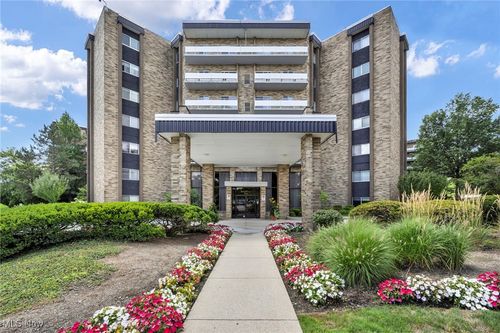 apt-2315-2202 Acacia Park Dr, Lyndhurst, OH, 44124-3854 | Card Image