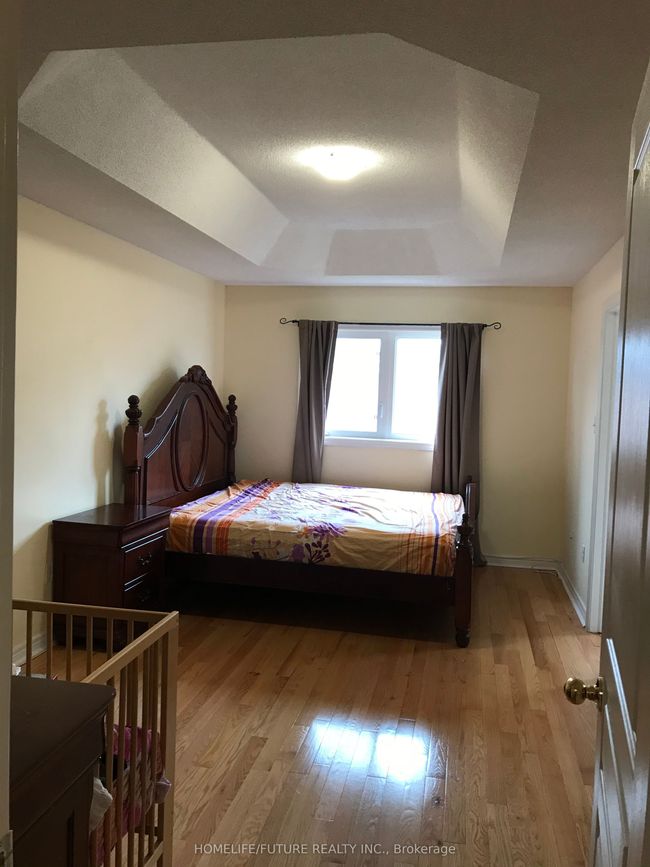 UPPER - 879 Oasis Dr, House attached with 3 bedrooms, 3 bathrooms and 2 parking in Mississauga ON | Image 8