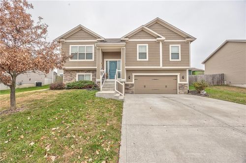 704 Nw Eagle Dr, Grain Valley, MO, 64029-7343 | Card Image