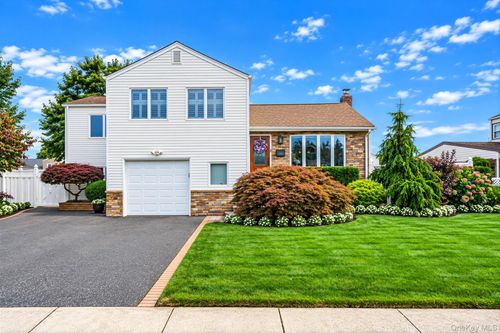 464 N Atlanta Avenue, Oyster Bay, NY, 11758 | Card Image