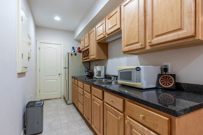 Kitchenette in Lower Level | Image 41
