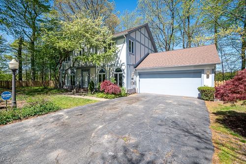 22229 Arbor Cliff Ln, Rocky River, OH, 44116-1051 | Card Image