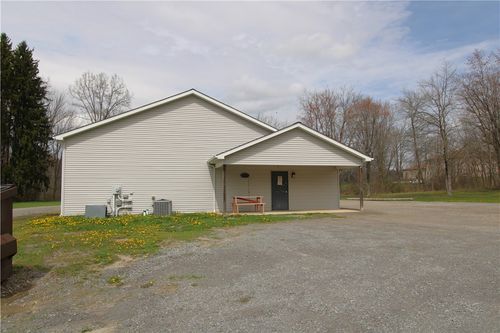 7253 W Market St, Mercer, PA, 16137-6601 | Card Image