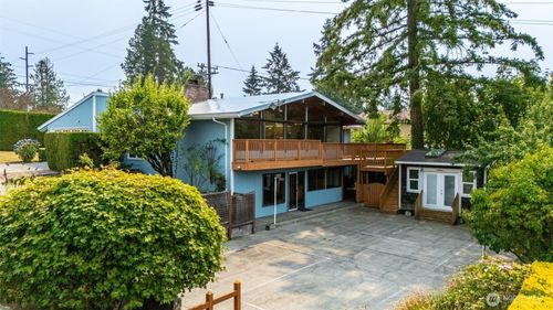 19505 45th Ave Ne, Lake Forest Park, WA, 98155-1701 | Card Image