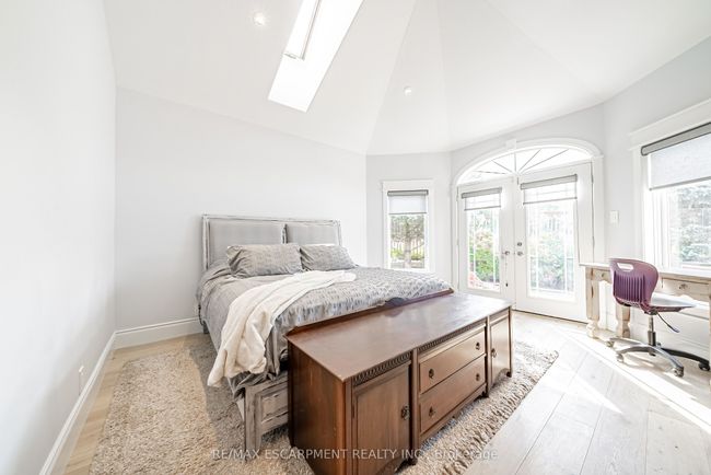 70 Oak Ave, House other with 6 bedrooms, 4 bathrooms and 7 parking in Dundas ON | Image 14