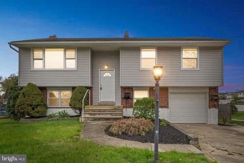 2205 Weir Rd, ASTON, PA, 19014-1640 | Card Image