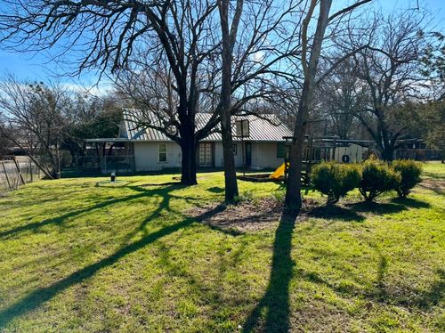 224 W Lowe Ave, De Leon, TX, 76444-2515 | Card Image
