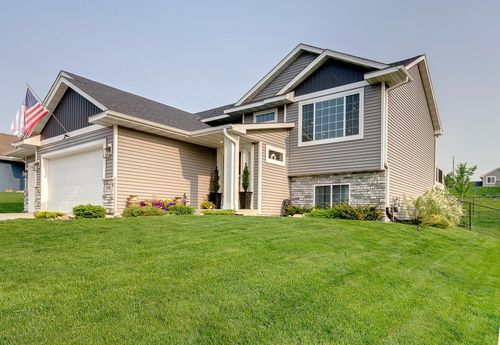 1102 Tikalsky St Se, New Prague, MN, 56071-4806 | Card Image