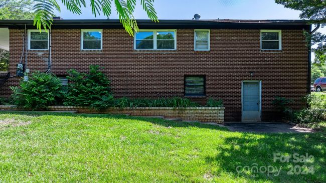 1230 2 Nd St Se, House other with 3 bedrooms, 2 bathrooms and null parking in Hickory NC | Image 11