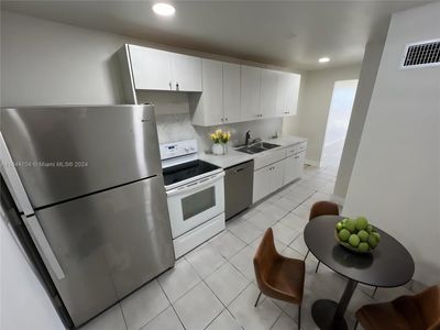 705 - 3660 Ne 166th St, Condo with 1 bedrooms, 1 bathrooms and null parking in North Miami Beach FL | Image 3